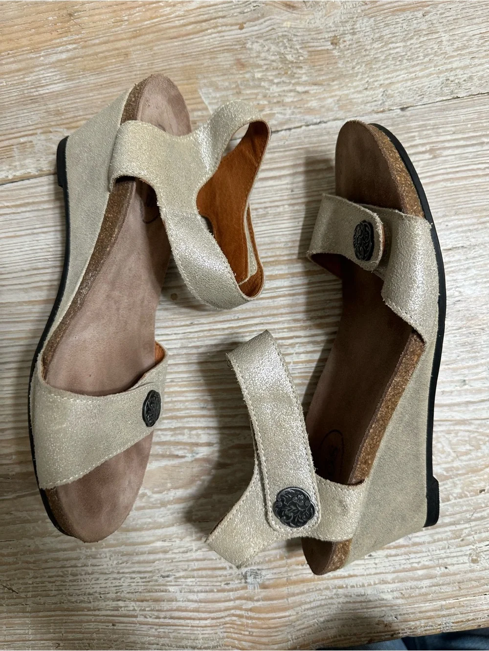Taos Carousel 2 Comfort Leather Sandals Womens 37 Silver Metallic Wedge